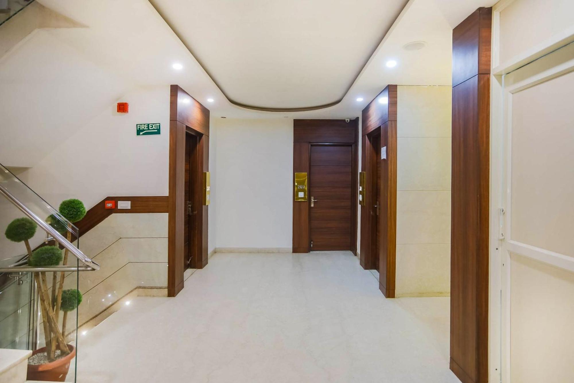 Collection O The Kailash Dev Hotel Нью-Делі Екстер'єр фото
